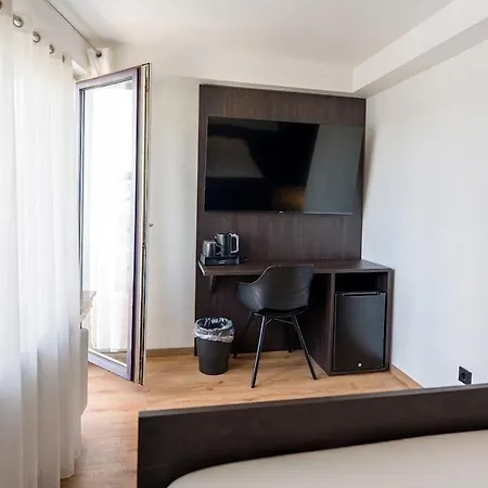 Latio Hotel *